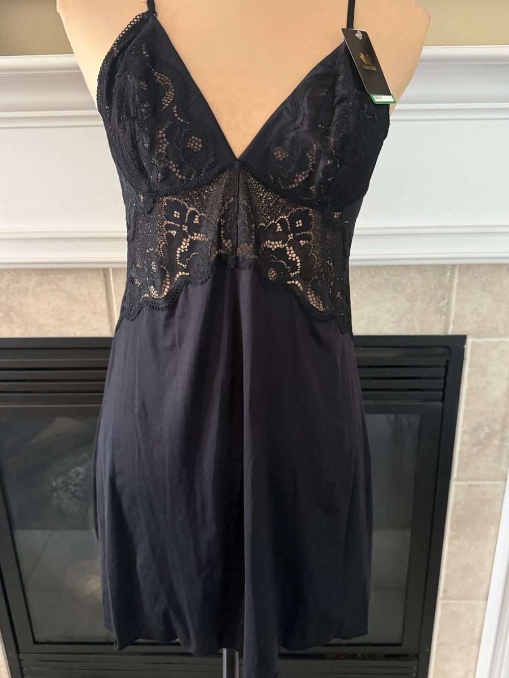 NWT Wacoal Black Lace Bodice Negligée/Sleepwear Size Large Soft Satin Feel Comfy